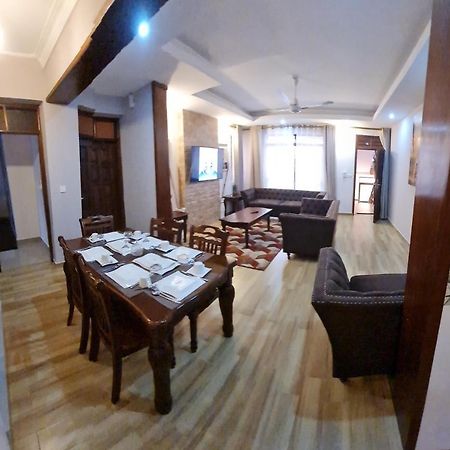 The Festival Fully Furnished Apartments 몸바사 외부 사진